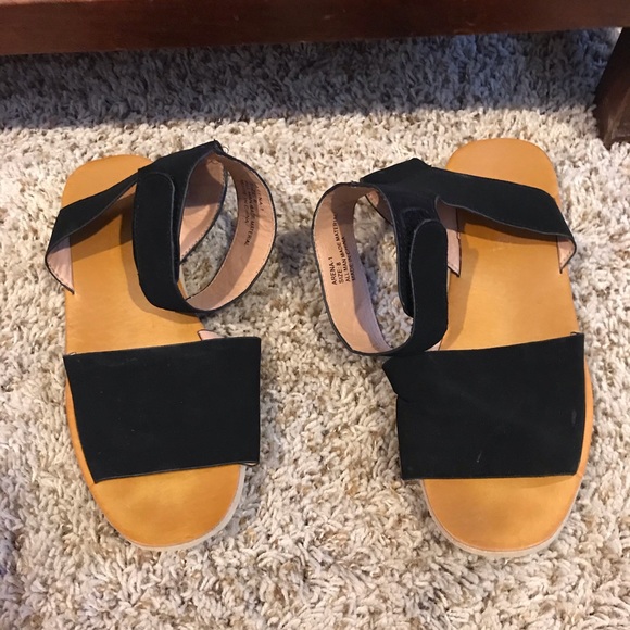 Flat sandals - Picture 1 of 2